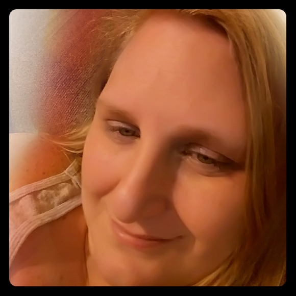 Meet your Posher, April - Picture 1 of 1